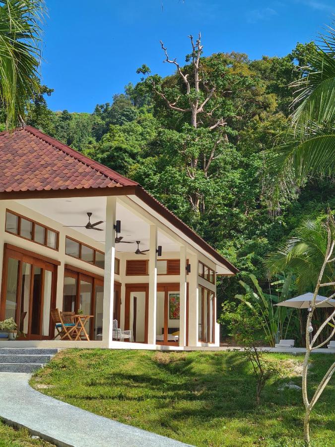 Villa Meranti - Spacious Private Pool Villa Pantai Cenang  Exterior photo