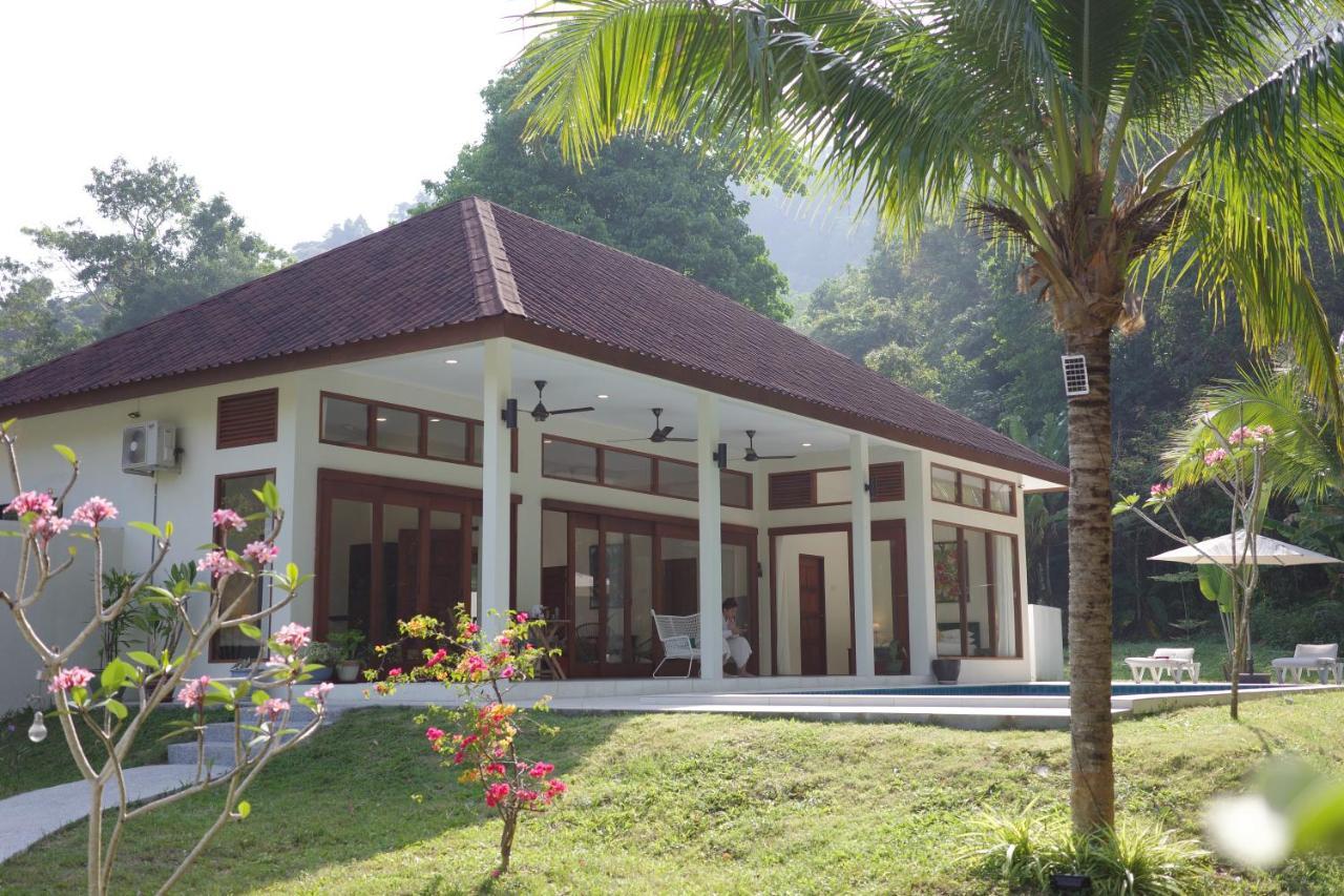 Villa Meranti - Spacious Private Pool Villa Pantai Cenang  Exterior photo